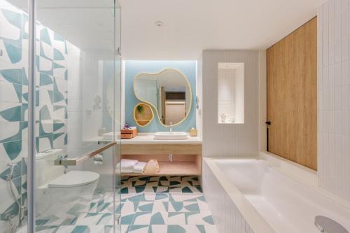 room detail thumbnail 2