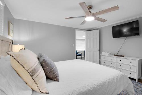 Waterfront Vacation Home near Camp Lejeune in Sneads Ferry, USA