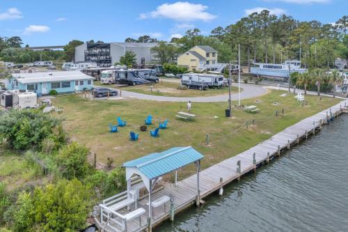 Waterfront Vacation Home near Camp Lejeune in Sneads Ferry, USA