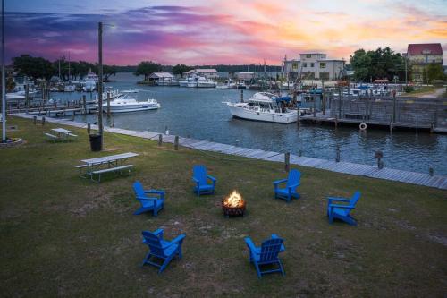 Waterfront Vacation Home near Camp Lejeune in Sneads Ferry, USA