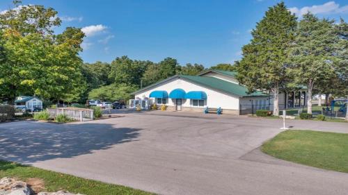 Secluded Rustic Cabin with Views