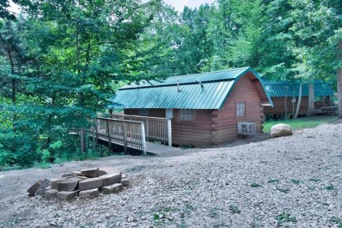 Cozy Rustic Cabin with Views