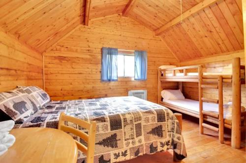 Lovely Rustic Cabin In Bloomington