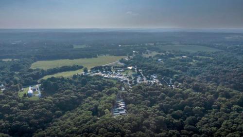 Lake Monroe's Charming Villa - image 4