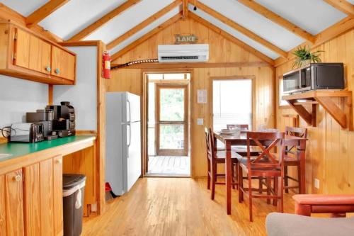 Charming Log Cabin in Bloomington in Bloomington, USA