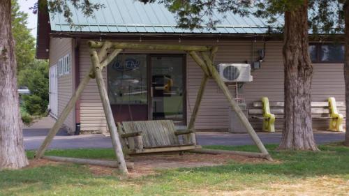 Relaxing Cabin in Bloomington - image 5
