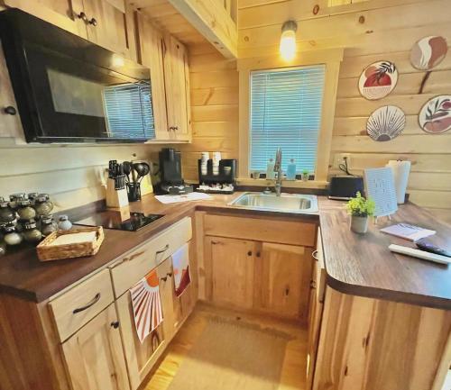 . Charming Cabin near Ark Encounter with Loft