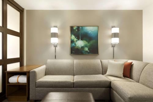 King Room with Sofa Bed - High Floor image 3