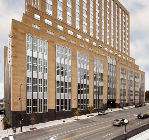 Accommodation in Hitchcock