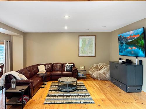 5br Lakeside Home Fishing And Pet Friendly in Necedah, USA
