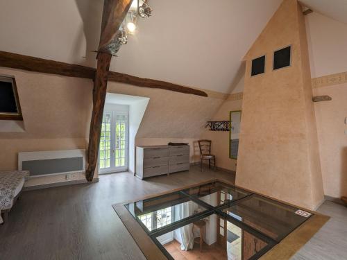 Gîte Sarzay, 5 pièces, 12 personnes - FR-1-591-185 (Gite spacieux en pleine nature avec grand jardin, activites exterieures, proche sites historiques et) in Sarzay
