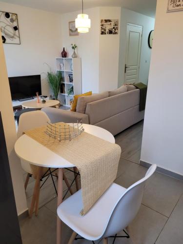 Cocooning House 212 Suite COSY SUNSHINE appartement Aeroport Paris Roissy CDG et Parc Asterix