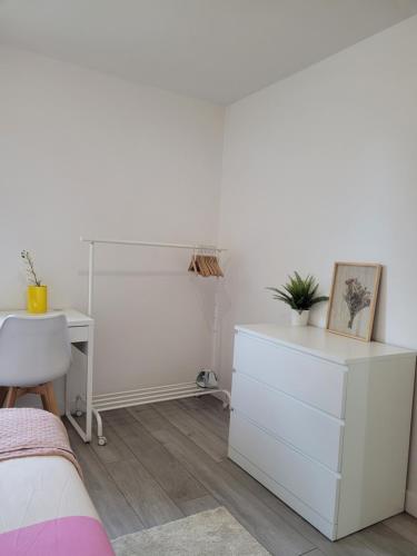 Cocooning House 212 Suite COSY SUNSHINE appartement Aeroport Paris Roissy CDG et Parc Asterix