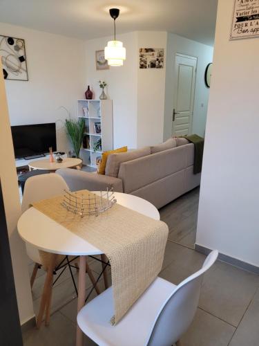 Cocooning House 212 Suite COSY SUNSHINE appartement Aeroport Paris Roissy CDG et Parc Asterix in Szent Witz