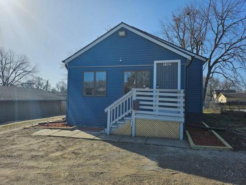 Modern 3BR Home, 3 min airport. in Des Moines, USA