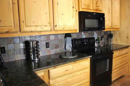 Rest & Replenish 10mins to Lake Sardis with Mountain Views