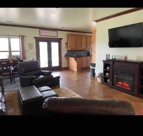 Rest & Replenish 10mins to Lake Sardis with Mountain Views in Clayton, USA
