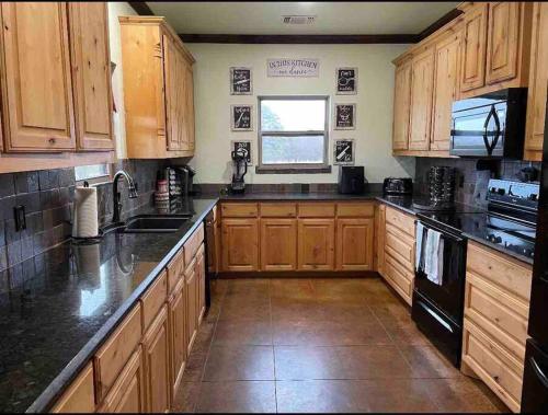 Rest & Replenish 10mins to Lake Sardis with Mountain Views