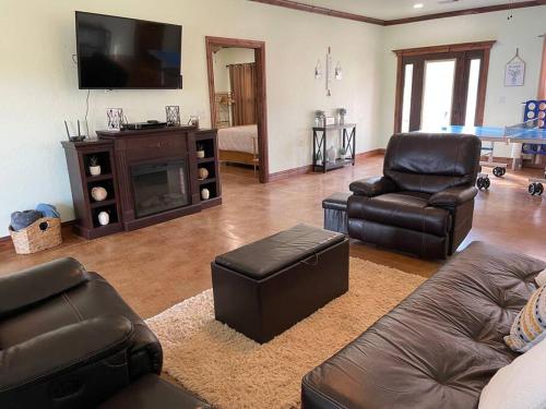 Rest & Replenish 10mins to Lake Sardis with Mountain Views in Clayton, USA