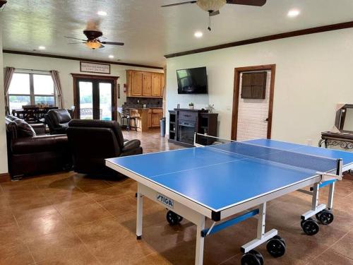 Rest & Replenish 10mins to Lake Sardis with Mountain Views in Clayton, USA