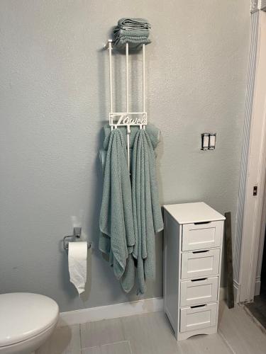 Great place in the country Suite B- shared main space in Montgomery, USA