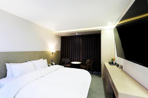 CS Avenue Tourist Hotel Room Type - Double Room