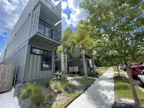 Hip Container APT - 5 Min Walk to TIAA Bank in Jacksonville, USA