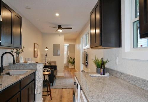 Hip Container APT - 5 Min Walk to TIAA Bank, Jacksonville (foto 5)
