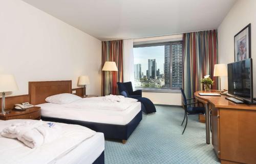 Superior Skyline Twin Room