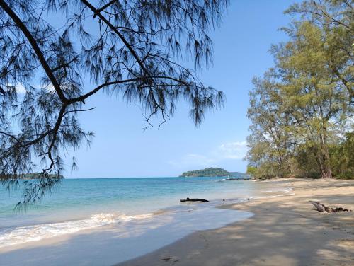 Crusoe Koh Takiev Island