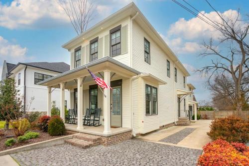 Five Block Walk From Historical Downtown Franklin