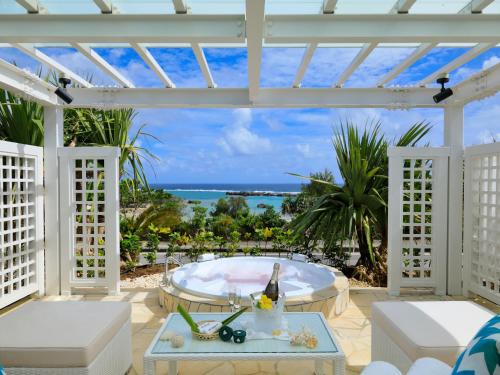 전망, Hotel Shigira Mirage Beach Front in 시기라 해변