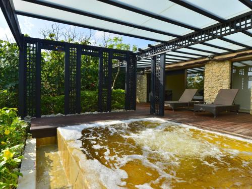 Hot spring bath, Hotel Shigira Mirage Beach Front in Shigira Beach