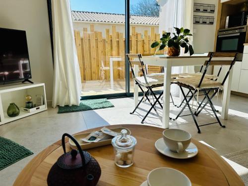 Maison, privative, lumineuse, suréquipée terrasse et parking - Connaux