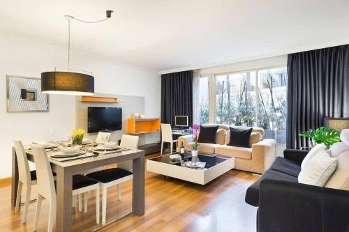 The Collection Barcelona - Central and Elegant 4 Bedroom by Placa Catalunya