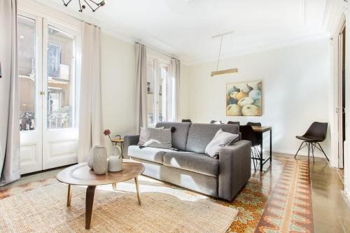 The Collection Barcelona - 4 bedroom apartment with a balcony in Las Ramblas 2 2 1