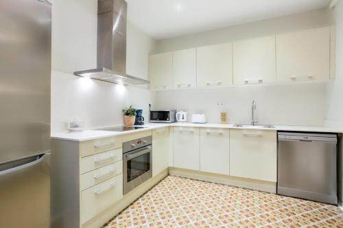 The Collection Barcelona - 4 bedroom apartment with a balcony in Las Ramblas 2 2 5