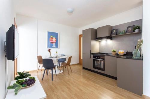 Sunny 3BD apartment in Poblenou next to the beach