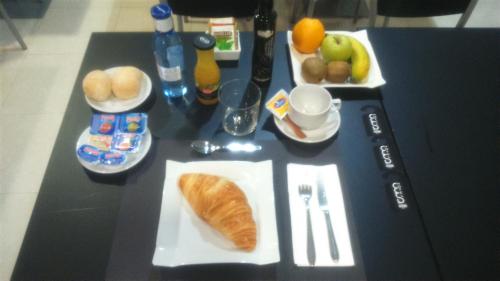 Hotel Room - image 10