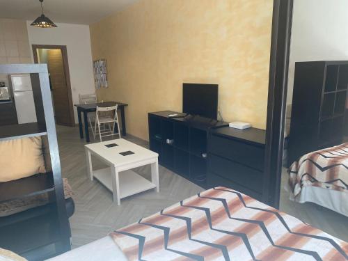  LARRA LA MEJOR OPCION PARA VER LA WARNER in San Martín de la Vega