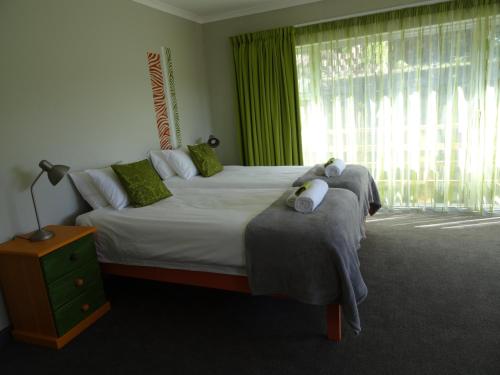 2 twin beds