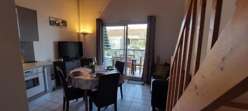 APPARTEMENT AU CALME AVEC PISCINE ET PARKING dans residence securisee in Saint-Jean-de-Monts