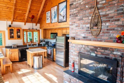 Stratton Mountain Escape w Hot Tub Deck Projector photo 4