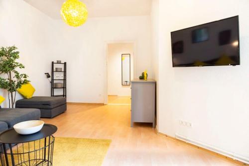 Spacious Family Apartment at Mauerpark plus SelfCheckIn