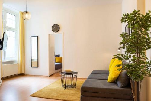 Spacious Family Apartment at Mauerpark plus SelfCheckIn - image 11