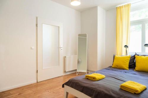 Cosy Two BR plus Self Checkin plus Street Parking - image 14