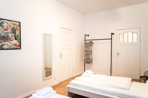 Great Apartment for Eight in Berlin Neukölln - image 7