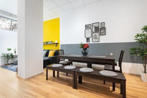 Big Central Apartment near Rotkreuzplatz with 3 BR for 12 PAX, Мюнхен (фото 3)