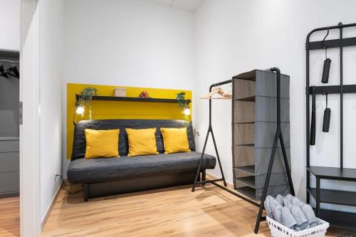 Big Central Apartment near Rotkreuzplatz with 3 BR for 12 PAX, Мюнхен (фото 10)