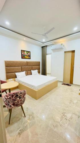 Radha Madhav Hotel & Banquet in Palwal